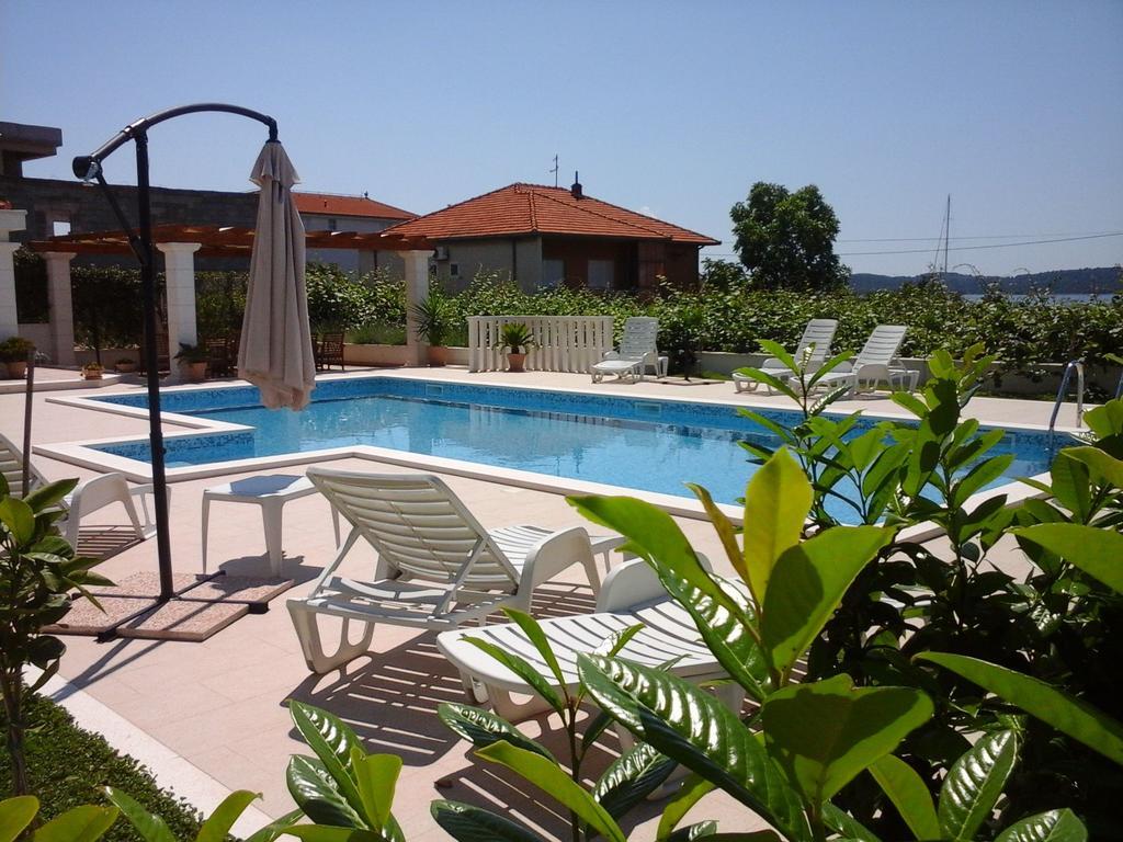 Apartments Zulim Trogir Exterior photo